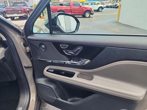 New 2025 Lincoln Corsair Reserve w/ Equipment Group 202A image 22