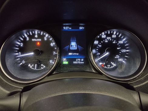 Used 2020 Nissan Rogue SV FWD image 23