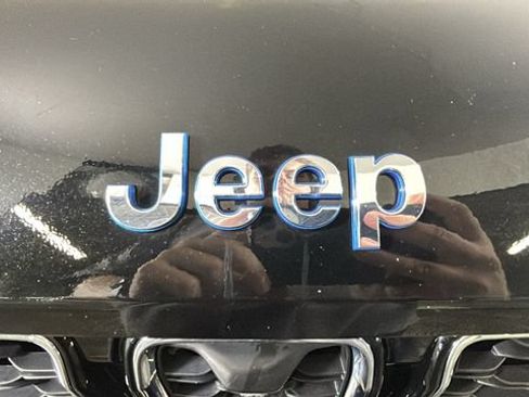 Used 2023 Jeep Grand Cherokee 4WD 4xe w/ Luxury Tech Group II image 8