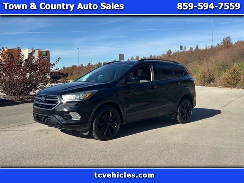 Used 2017 Ford Escape SE w/ SE Sport Appearance Package AWD/4WD image 1