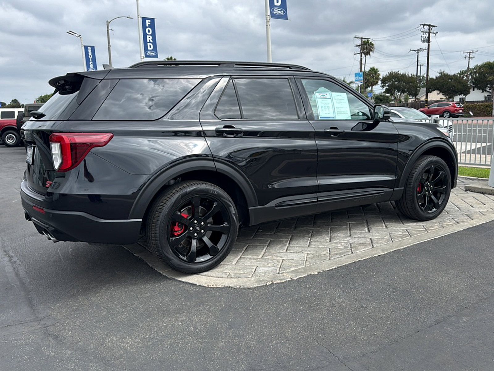 Used 2023 Ford Explorer ST w/ Equipment Group 401A AWD/4WD image 2