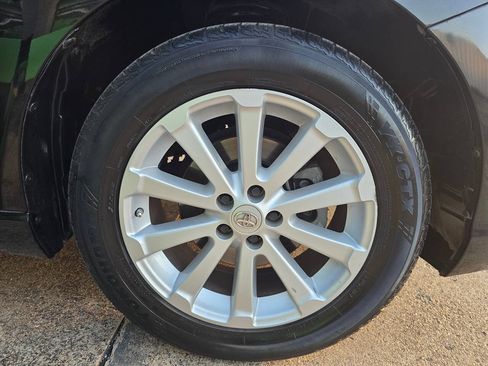 Used 2012 Toyota Venza LE FWD image 48