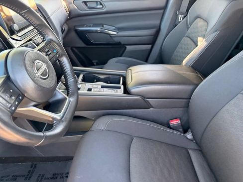 Certified 2024 Nissan Pathfinder SV FWD image 17