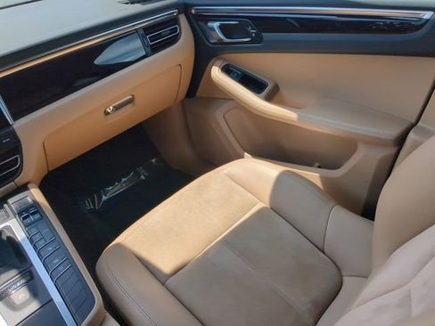 Used 2021 Porsche Macan AWD/4WD image 19