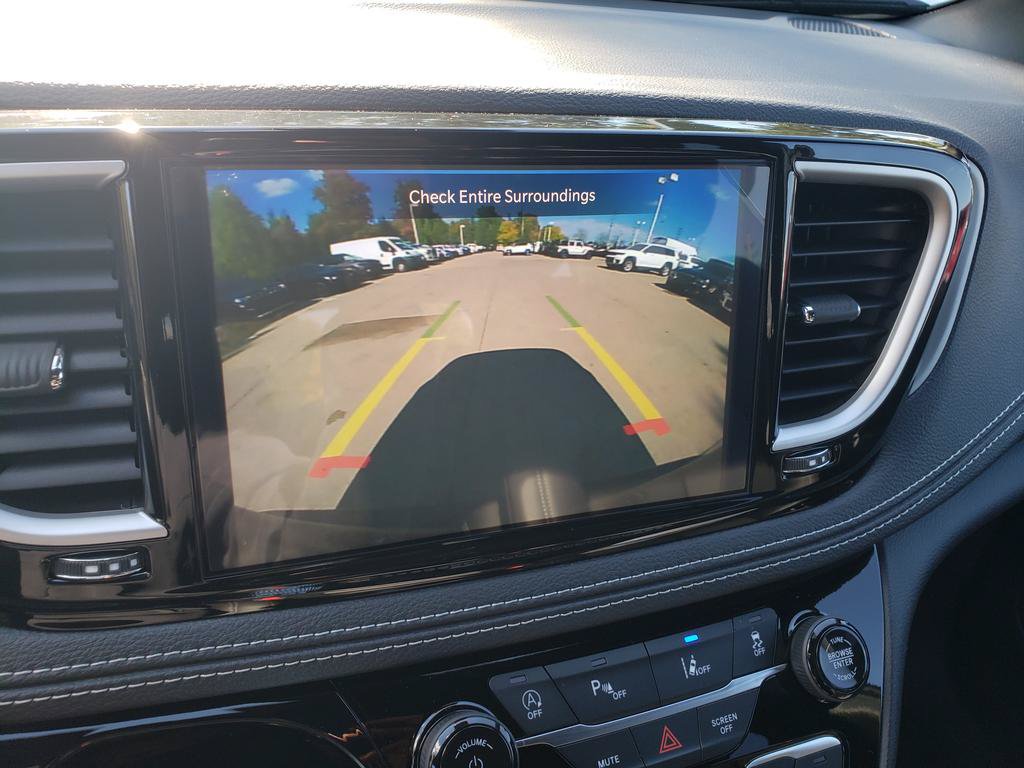 New 2027 Chrysler Pacifica Select FWD image 13