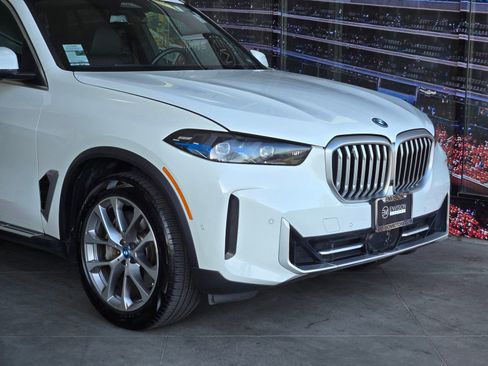 Used 2025 BMW X5 xDrive50e AWD/4WD image 2