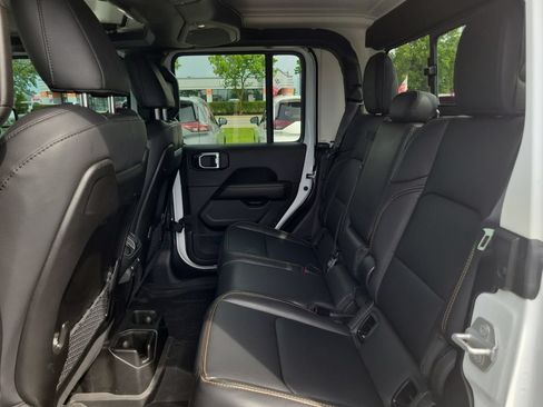 Used 2025 Jeep Gladiator Sport AWD/4WD image 26
