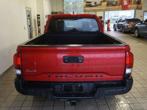 Used 2019 Toyota Tacoma SR AWD/4WD image 12