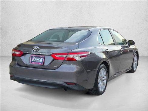 Used 2018 Toyota Camry LE FWD image 5