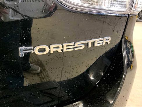 Used 2019 Subaru Forester Premium image 9