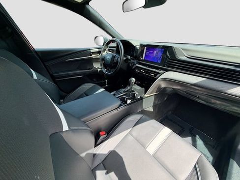 Used 2025 Toyota Camry SE FWD image 28