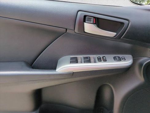 Used 2014 Toyota Camry SE FWD image 11