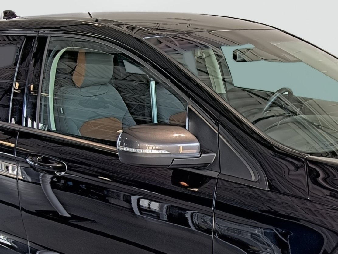 Used 2018 Ford Edge SEL w/ Equipment Group 201A FWD image 17