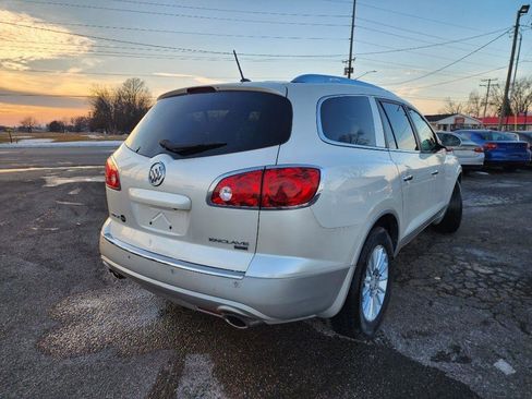 Used 2011 Buick Enclave CXL image 3