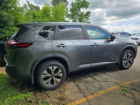 Used 2023 Nissan Rogue SV FWD image 8
