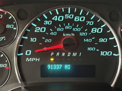 Used 2019 Chevrolet Express 3500 w/ Driver Convenience Package image 35