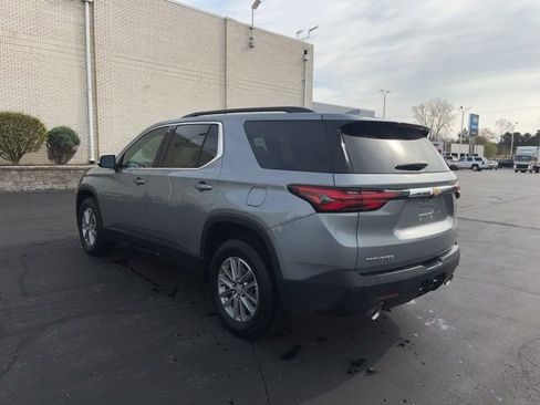 Used 2023 Chevrolet Traverse LT FWD image 8