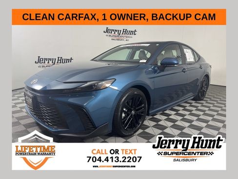Used 2025 Toyota Camry SE FWD image 1