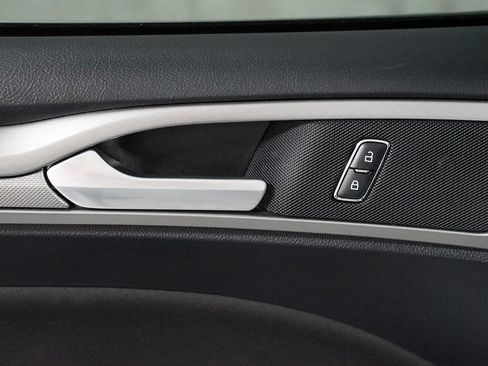 Used 2020 Ford Fusion SE FWD image 32