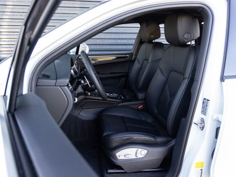 Certified 2026 Porsche Macan image 5
