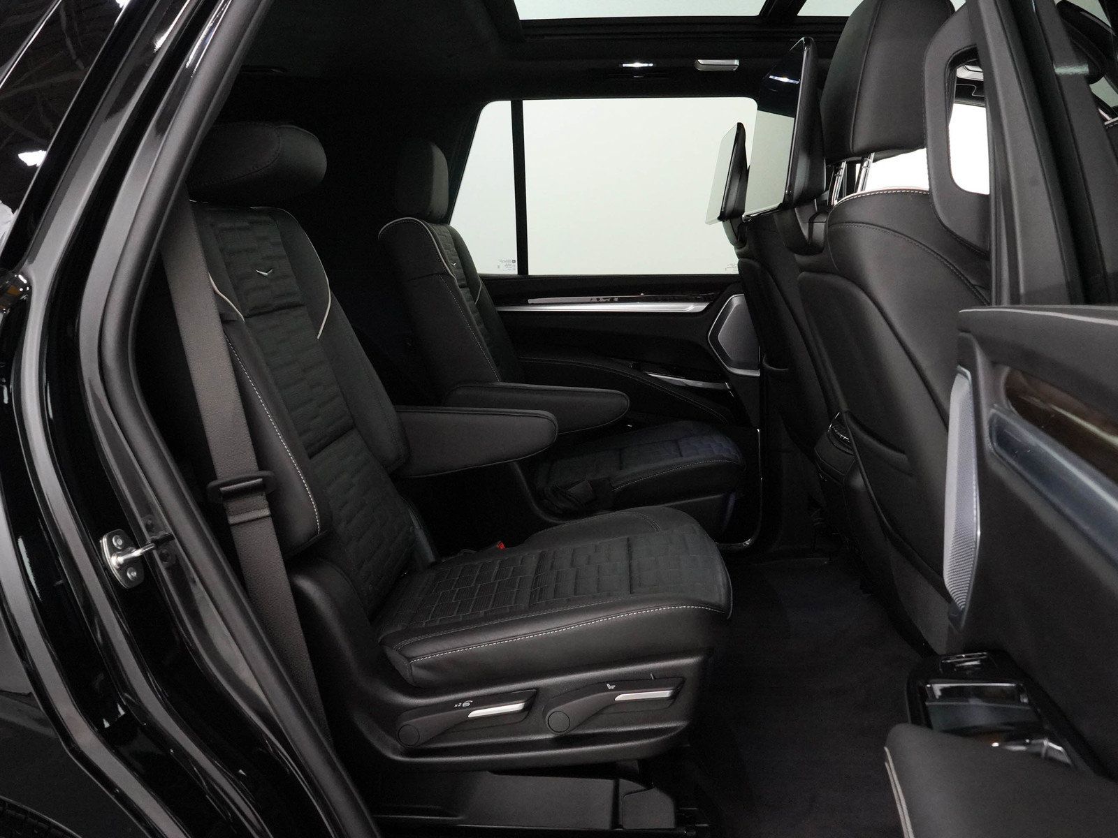 Used 2026 Cadillac Escalade Platinum Sport AWD/4WD image 12