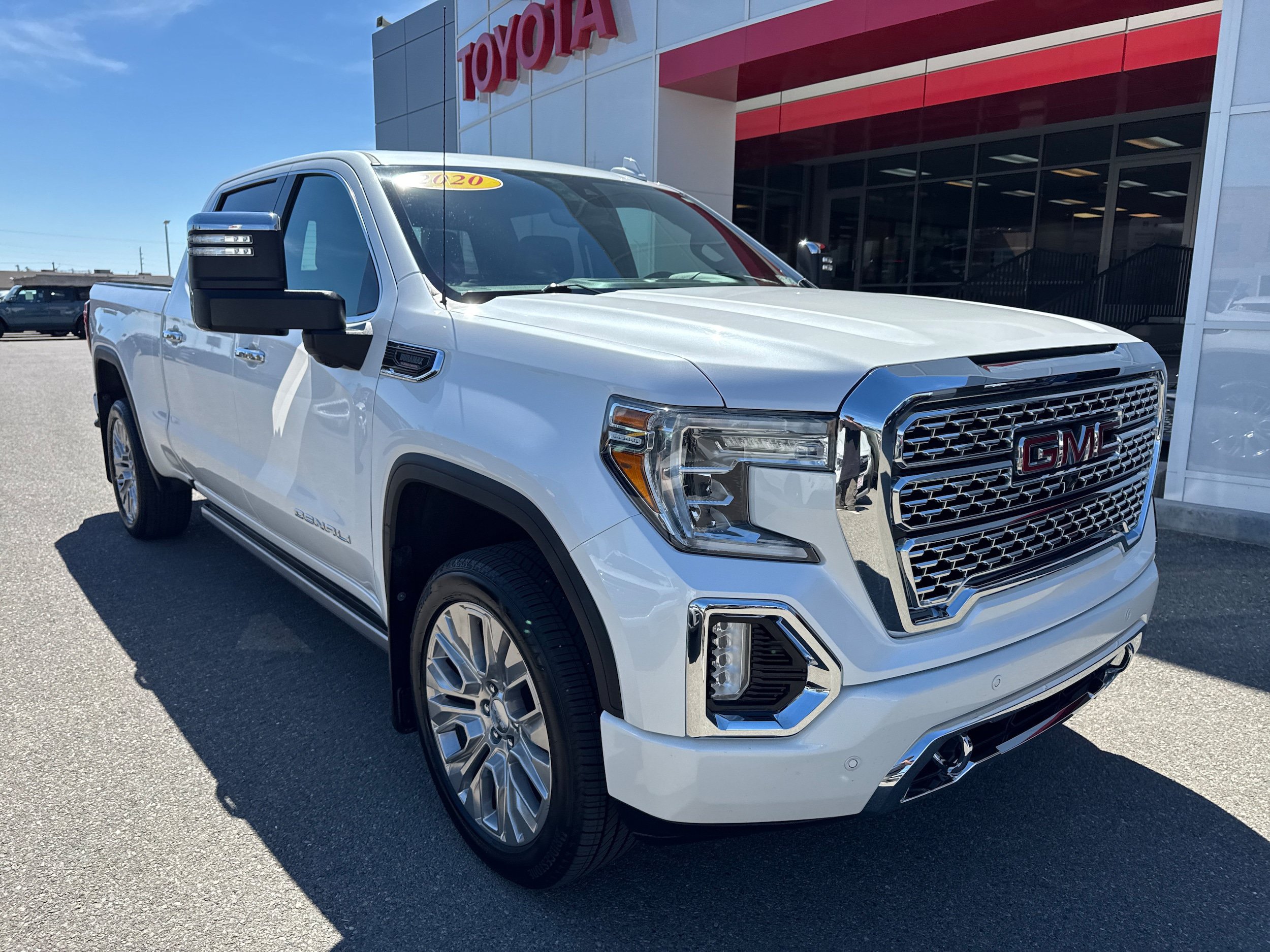 Used 2020 GMC Sierra 1500 Denali w/ Denali Ultimate Package AWD/4WD image 1