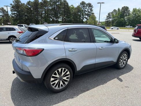Used 2022 Ford Escape Titanium w/ Class II Trailer Tow Package AWD/4WD image 8