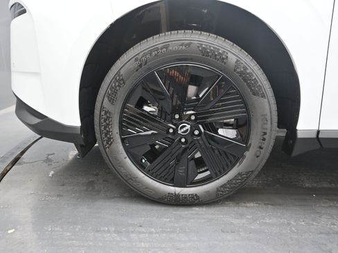 New 2025 Nissan Murano SV image 9