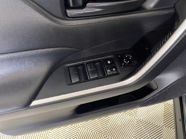 Used 2021 Toyota RAV4 LE FWD image 12