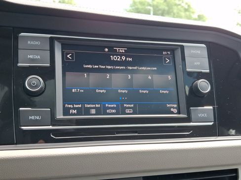 Certified 2023 Volkswagen Jetta SE w/ Panoramic Sunroof Package FWD image 18