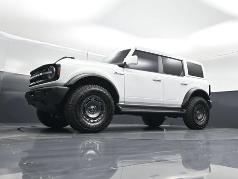 Used 2025 Ford Bronco Outer Banks w/ Sasquatch Package AWD/4WD image 42