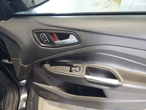 Used 2017 Ford Escape Titanium image 23