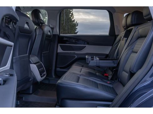 Used 2024 Lincoln Nautilus Reserve image 13