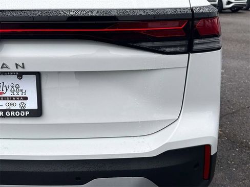 New 2026 Volkswagen Tiguan SE FWD image 9