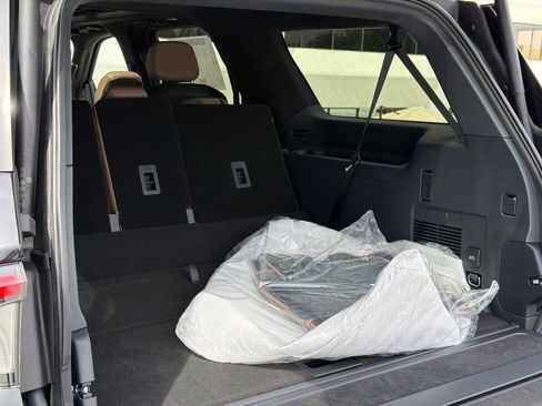 New 2026 Lincoln Navigator L Black Label AWD/4WD image 8
