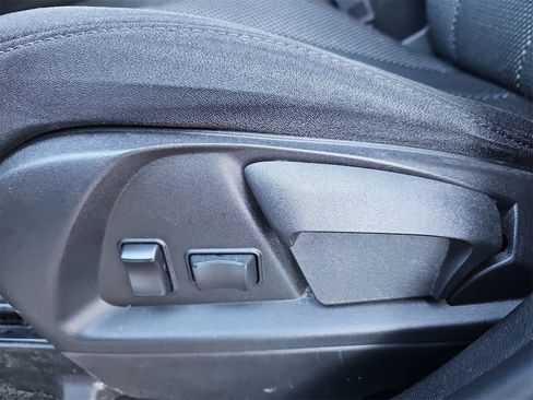 Used 2017 Chevrolet Equinox LS image 28