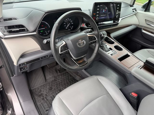 Certified 2022 Toyota Sienna XLE FWD image 13