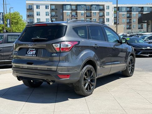 Used 2017 Ford Escape SE w/ Equipment Group 201A AWD/4WD image 3