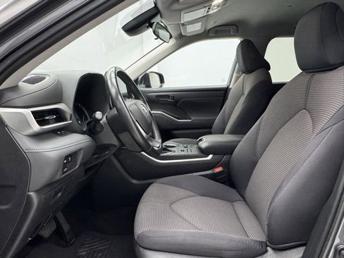 Used 2023 Toyota Highlander LE image 17