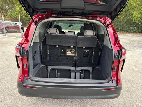 Used 2021 Toyota Sienna LE FWD image 39