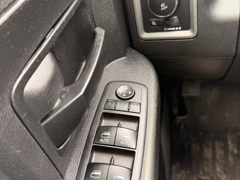 Used 2017 RAM 1500 Express RWD image 15