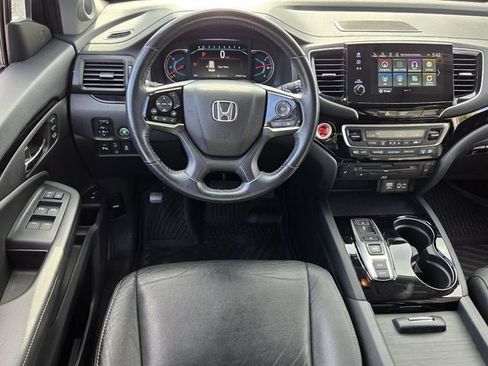 Used 2021 Honda Pilot Touring image 12