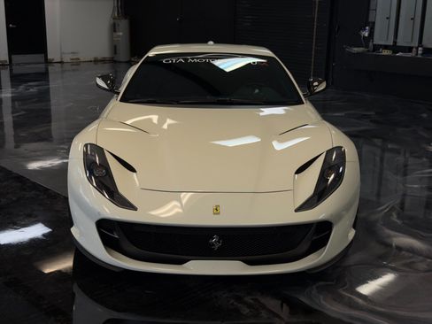 Used 2018 Ferrari 812 Superfast RWD image 1