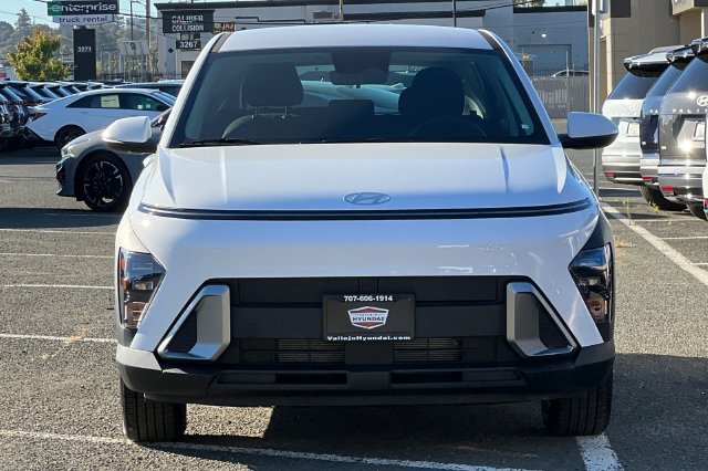 New 2027 Hyundai Kona SE FWD image 3