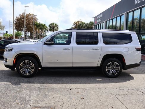 Used 2025 Jeep Wagoneer L Series II w/ 8-pass Seating Package image 18