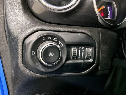 Used 2022 Jeep Wrangler Unlimited Sahara image 16