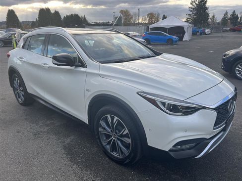 Used 2018 INFINITI QX30 Premium w/ Cargo Package image 7