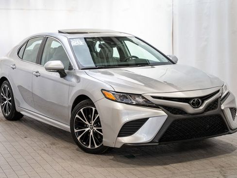 Certified 2020 Toyota Camry SE image 1