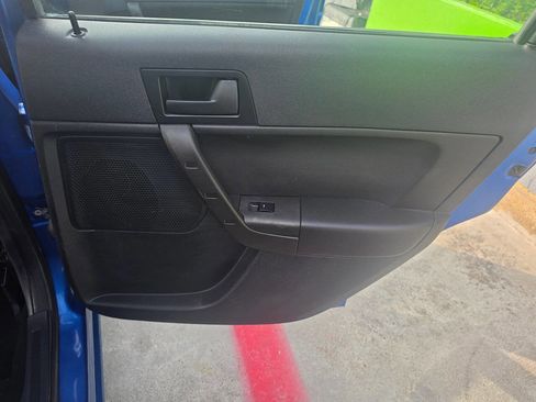 Used 2010 Ford Focus SE FWD image 27