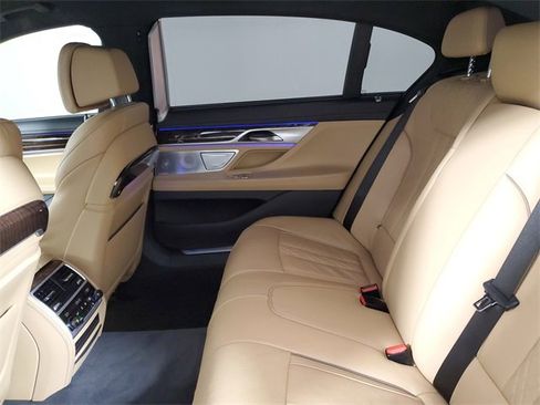 Used 2022 BMW 750i xDrive w/ Executive Package image 11